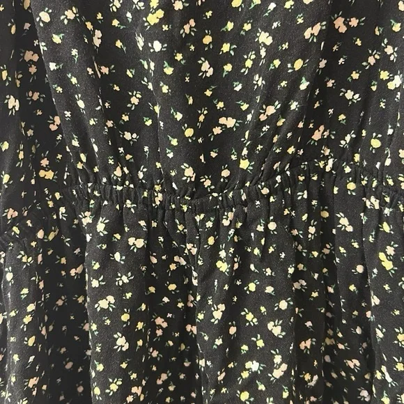 Divided Romper black floral size small with pockets and gathered waist - Picture 6 of 6